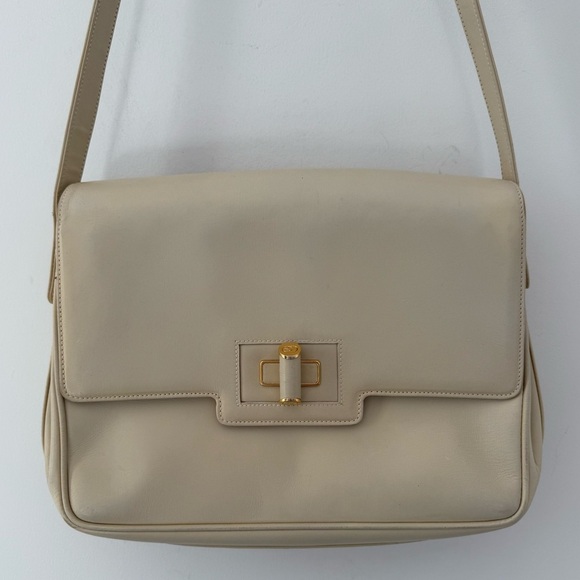 Vintage Gucci cream beige leather shoulder bag with gold GG turnlock closure - Picture 2 of 16